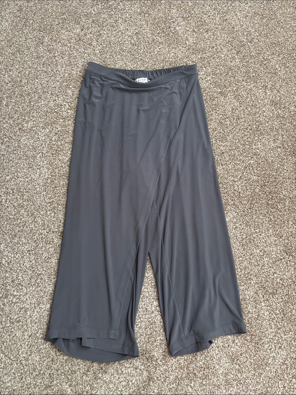 Hábitat  Gray Cropped Wide-Leg Wrap Front Bottoms